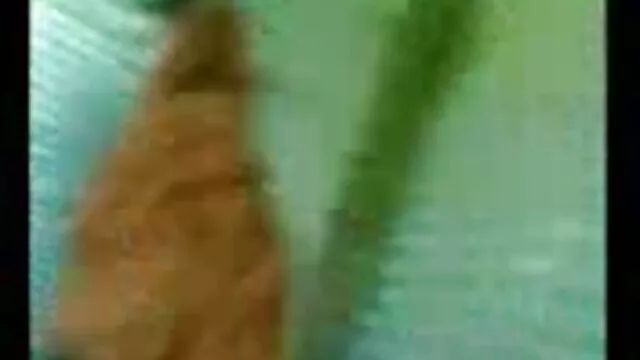 پس از کافه عکس متحرک سکسی ، دختر موافقت کرد که رابطه جنسی در بوته ها داشته باشد